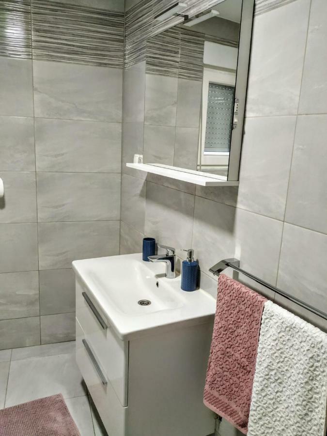 Studio Apartman Violeta II - 50M From The Beach Trogir Exterior foto